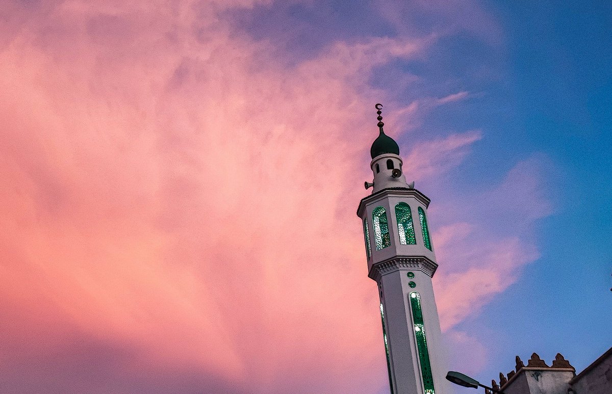 ZedamNabil's tweet photo. منارة مسجد الحي عند اذان المغرب
#Algeria #mosque #minaret #islam #phone_photography #xiaomi https://t.co/vmwKj0p02f