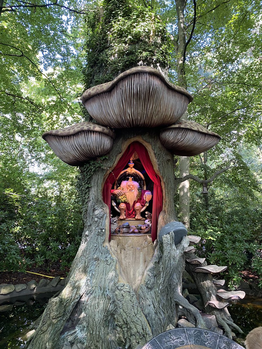 Books4Toddler's tweet photo. Fairlytales @Efteling are mesmerising. Hidden in the wonderful forest, dwarfs, living trees and fairies say the tales of our childhood. Most magical weekend. #efteling #park #sprookjesbos https://t.co/b3w1TQDJ0M