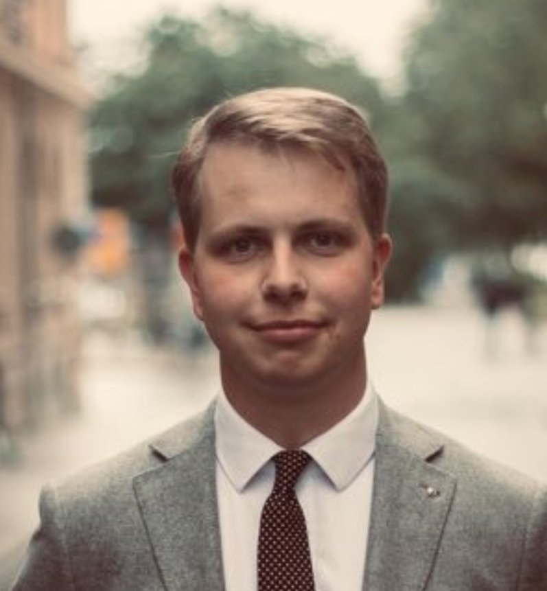 Ung_DD's tweet photo. @adamdanieli "Du går till val på att kalla oppositionen för nazister. Bjälken sitter djupt i det egna ögat." https://t.co/3RZALwgFdT