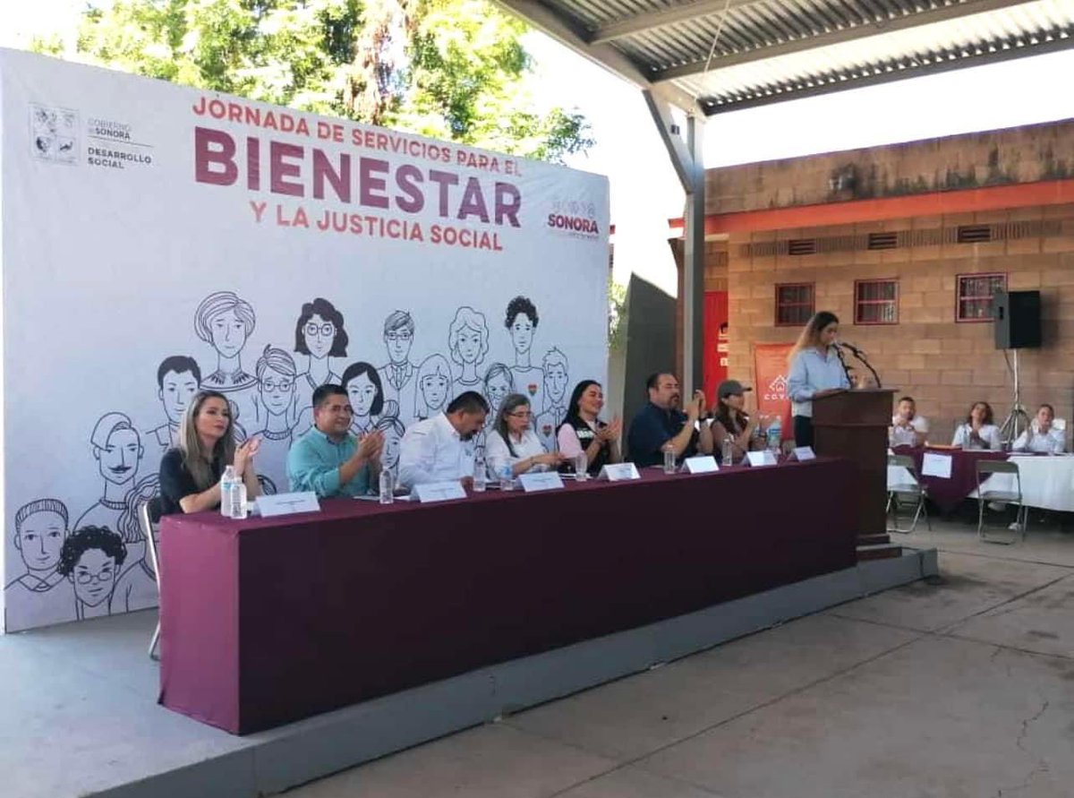 marian_mtz's tweet photo. El día de ayer acudimos a llevar los servicios de @RCivilSonora a la  “Jornada para el bienestar y la justicia social”  encabezada por @SEDESSON 
Fueron al rededor de 24 dependencias de los tres niveles de gobierno. Acudieron muchas personas  y se vivió un gran ambiente. https://t.co/iRUXvovlNz