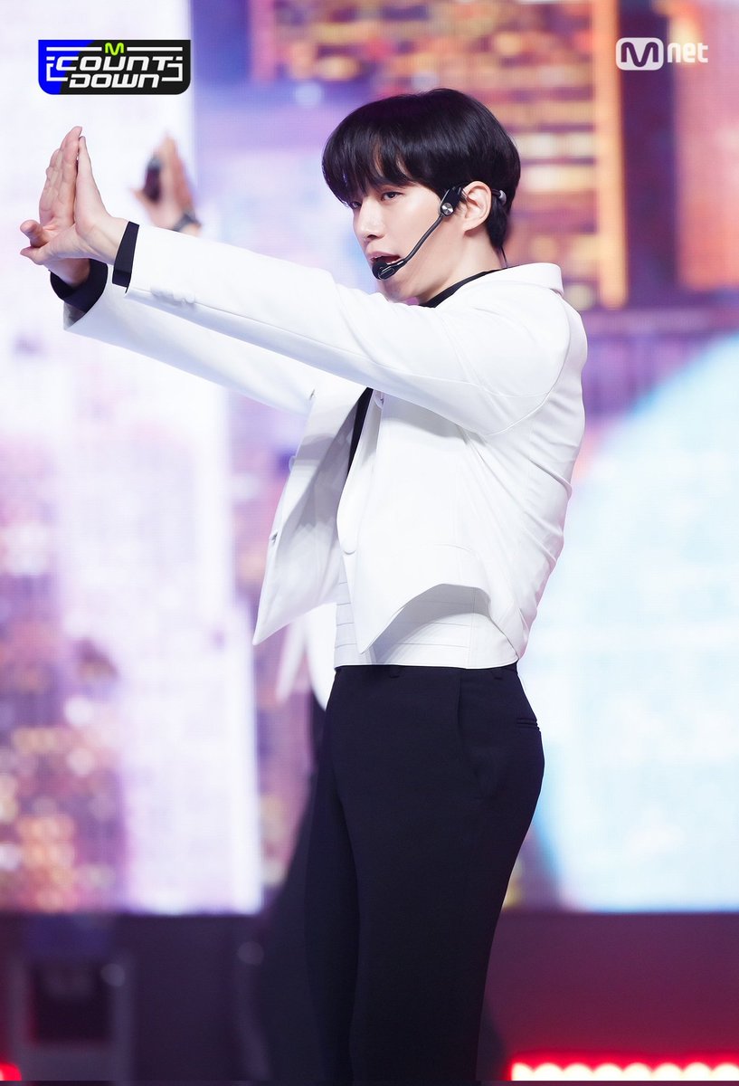 1_9_9_0_0_1_2_5's tweet photo. 내가 또 이 날 이준호한테 환장하거든 https://t.co/F04Glc9SOb