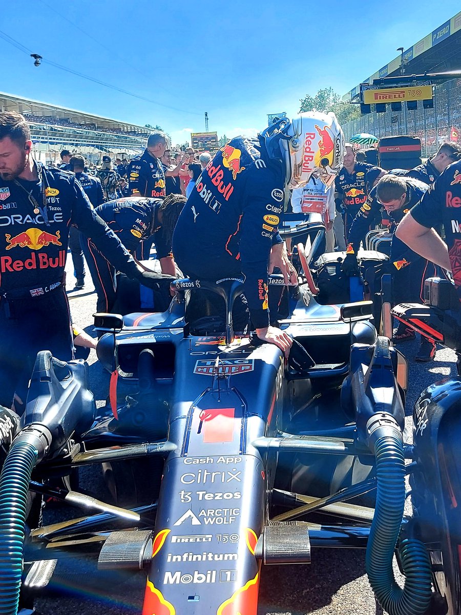 RonaldVording's tweet photo. De volledig Nederlandse vierde startrij op het circuit van Monza. Wie had dat gedacht... Maar ze staan er toch echt: Max Verstappen P7, Nyck de Vries P8 #F1 #ItalianGP https://t.co/162k2ytp1M