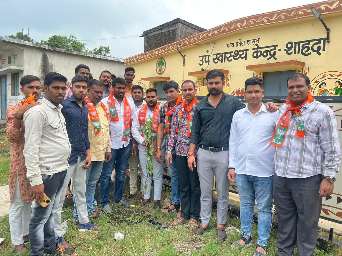 manojsthakur's tweet photo. आज सांवेर विधानसभा के चारों मंडल में ग्राम पंचायत मांगलिया, शाहदा,बरोदा दौलत,जामुडी सरवर में भारतीय जनता युवा मोर्चा, इंदौर ग्रामीण द्वारा चलाए जा रहे #हरा_भरा_मध्यप्रदेश अभियान के निमित्त वृक्षारोपण किया गया।।

#BJYMINDOREGRAMIN https://t.co/xKyyDv61dq