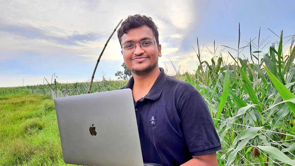 Working from a village in Bihar❤️
Benefit of a #RemoteFirst company! You can work from anywhere while taking care of your family.
As a Developer, all I need is my laptop and internet 🔥 #digitalnomad