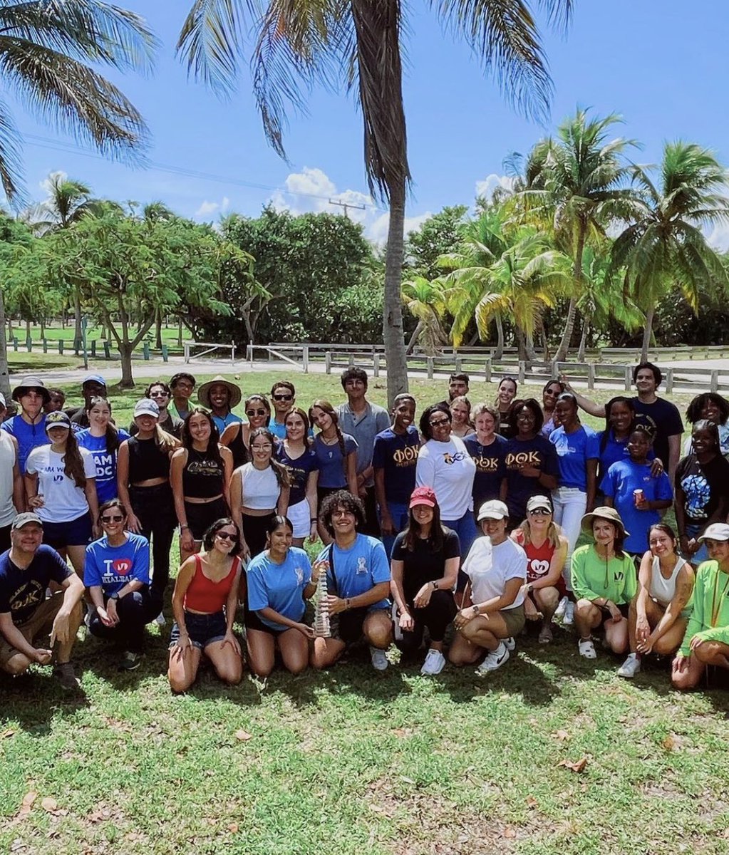 TincherLadner's tweet photo. Successful students cultivate a network of friends that they can tap into when things get toughβand things always get tough. #phithetakappa #peernetworking https://t.co/buCRDKLrFU