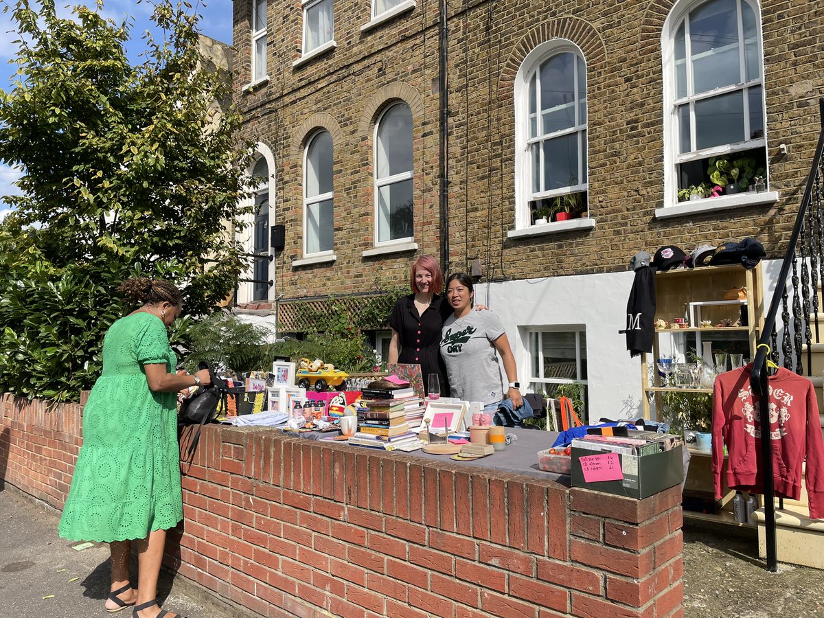 It’s buzzing out in the village…….
#e17villagejumbletrail