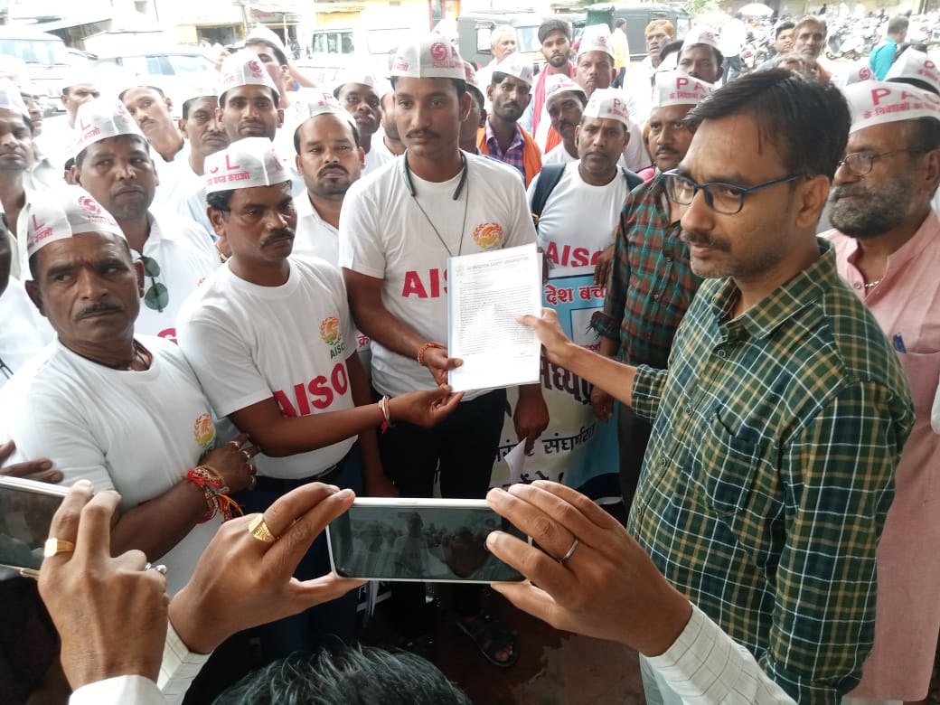 ArunChouksey5's tweet photo. Investors pleading with DM to get back the amount deposited in PACL company, are not getting money even after order from Supreme Court
@AISO_INDIA 
@CBYadav_ 
@ChouhanShivraj 
@Shyamkumar901 
@1stIndiaNews 
@RakeshK73609092 #लोढ़ा_कमेटी_हटाओ https://t.co/FJ5NWX2gKA