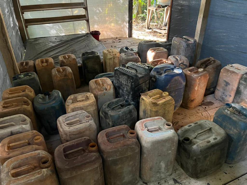 emanuelchirino7's tweet photo. #AsiLoDijo el @dhernandezlarez  Operación Escudo Bolivariano 2022! Venezuela es territorio de paz, no permitiremos la instalación ni operacionalización de ningún tipo de estructura con fines ilícitos en nuestro país, que atente contra nuestra soberanía nacional! https://t.co/KLTG77Vhqp