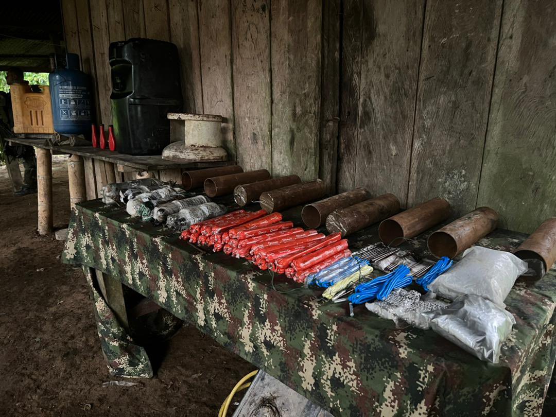 emanuelchirino7's tweet photo. #AsiLoDijo el @dhernandezlarez  Operación Escudo Bolivariano 2022! Venezuela es territorio de paz, no permitiremos la instalación ni operacionalización de ningún tipo de estructura con fines ilícitos en nuestro país, que atente contra nuestra soberanía nacional! https://t.co/KLTG77Vhqp