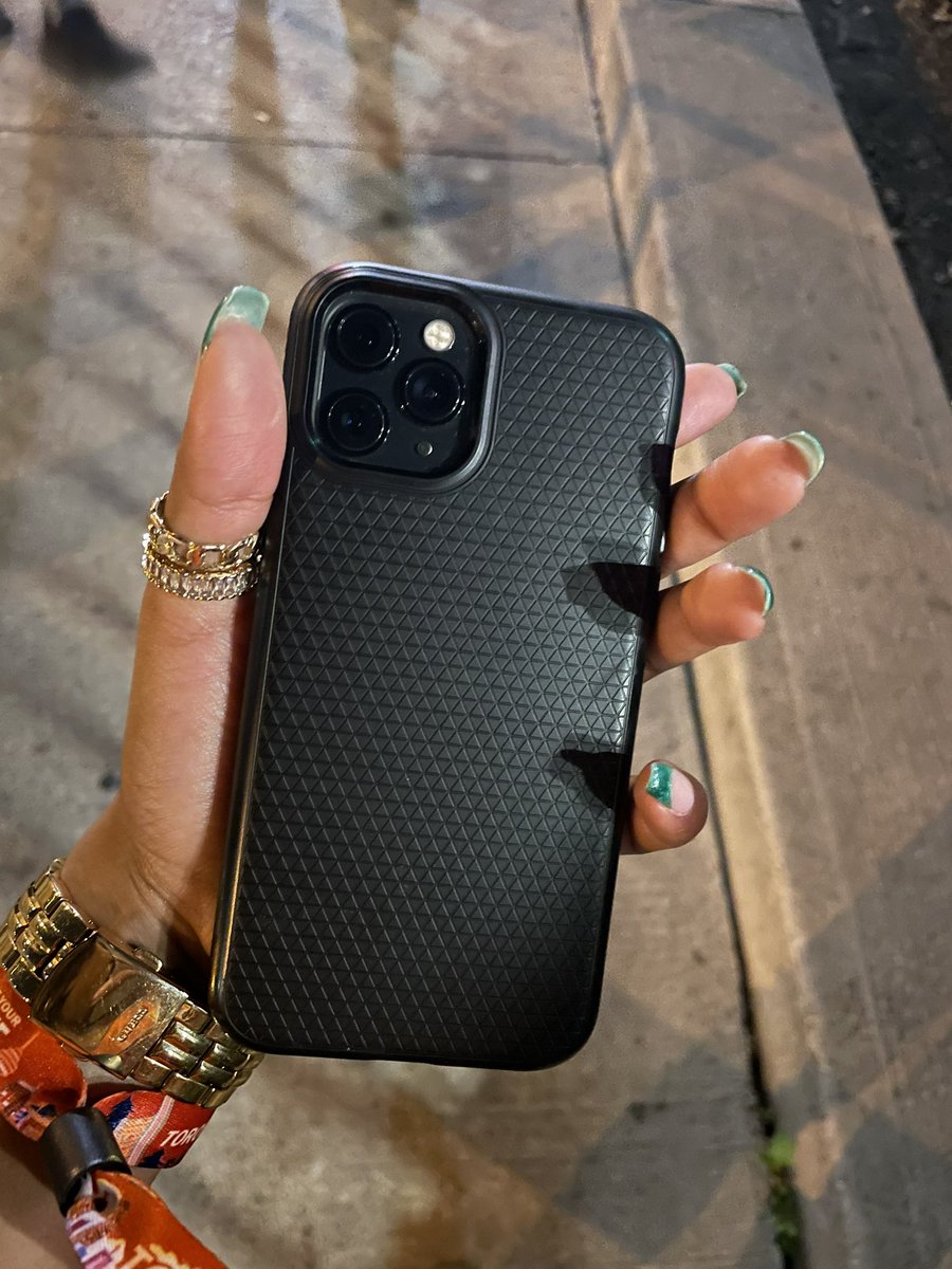 leonitapaul's tweet photo. Found someone’s phone last night at Rolling Loud Toronto Day 2. There’s a card inside with the name Ranvir Singh Mann. Pls like and share!! https://t.co/k4vAstg615