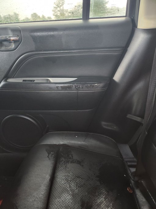 Daddy left me in the back seat alone whoopsies https://t.co/Rcb6SVlUaX