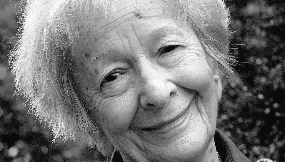 "Para los sueños hay llaves.
La realidad se abre sola
y no se deja cerrar."

Wislawa Szymborska

Polonia, 1923-2012

Premio Nobel de Literatura 1996