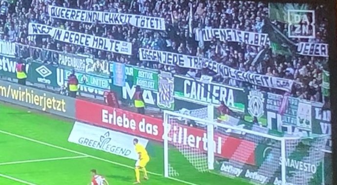 In der 60 Minute zeigten die Ultras Caillera und Infamous Youth sowie die Gruppe Endeavour3000 Transparente für Malte, die Queere Community und gegen transfrindlichkeit. #werder #werderbremen #svwfca
#querrfeindlichkeittötet #gegenjedetransfeindlichkeit