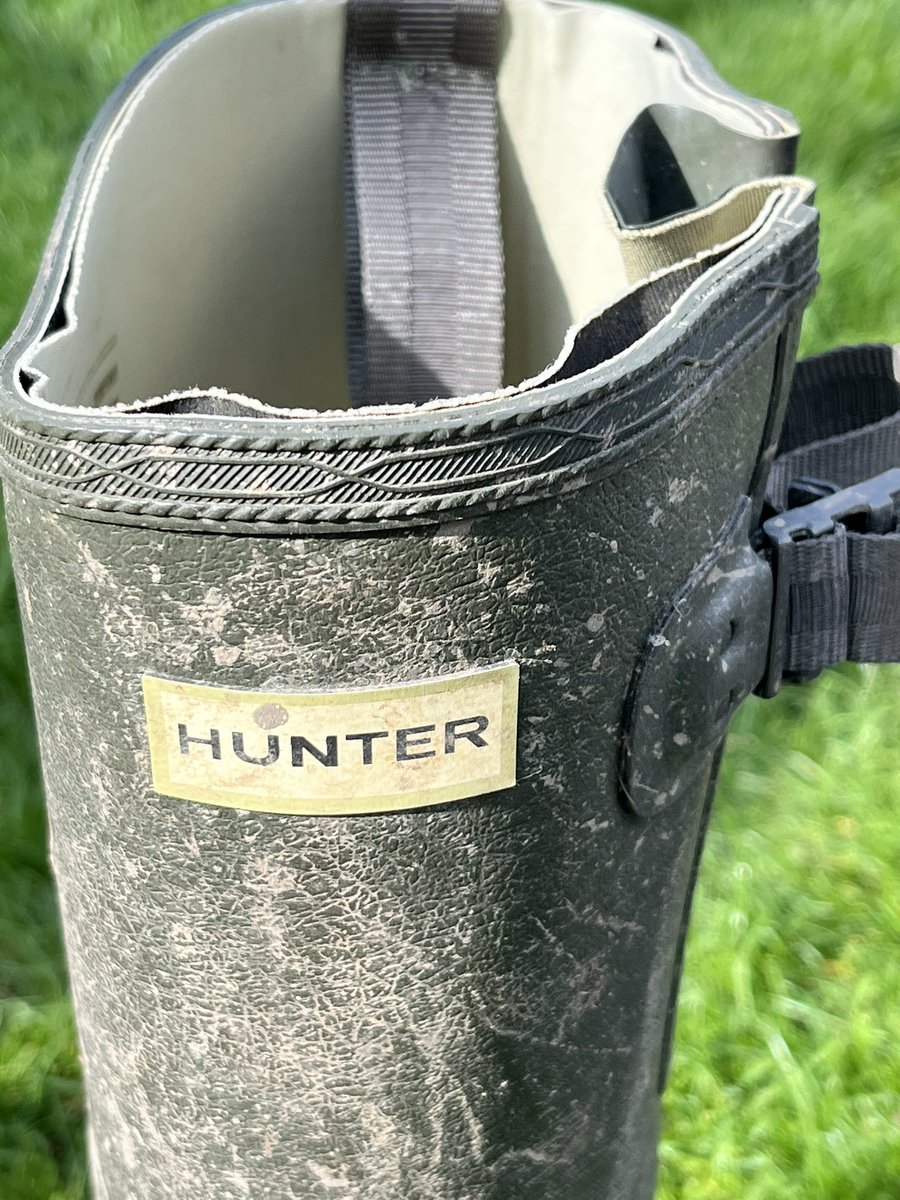 labradorableco's tweet photo. @HunterBoots My humans Balmorals have started to crack and he’s moaning about wet feet. Tells everyone he’s had pair after pair and never had an issue but they are now cracking and letting in water. What do you advise as we love getting wet but he doesn’t! https://t.co/w28KBlSdxS