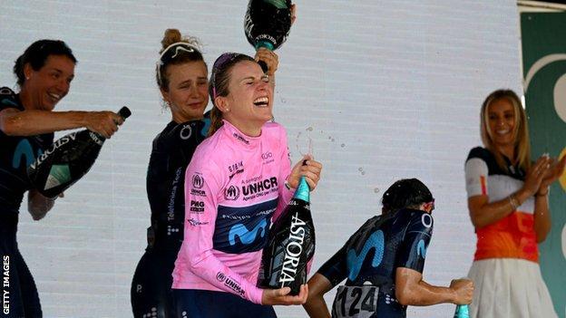DeIndurain's tweet photo. Si sumas:
🇮🇹 El Giro de Hindley
🇫🇷 El Tour de Vingegard
🇪🇸 #LaVuelta22 y la Lieja de Evenepoel
🇯🇵 El 🥇 CRI en Tokio de Roglic
Y la 🥈 de Van Aert en la ruta

Te sale ella 🤩 https://t.co/SdE2QkaSQm