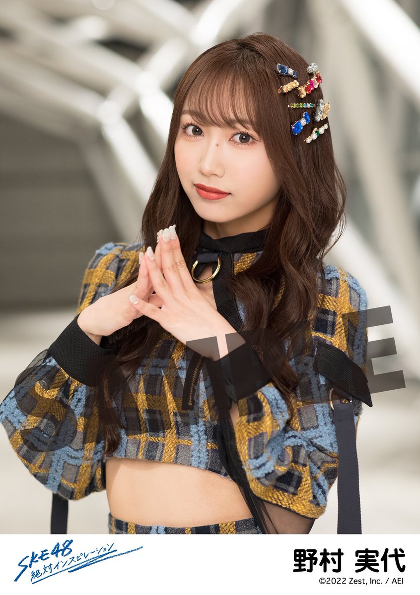 ネオウィングさんにて CDを購入して頂きますと 私の生写真が付いてき