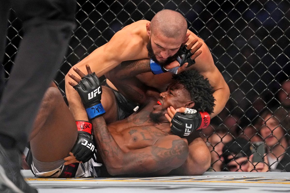 AzeemMma2's tweet photo. It's time we all admit Khamzat beats Usman, Covington, Edwards, and basically everyone at welterweight. Hate him all you want, respect the skill... https://t.co/c7ZnhqVlxb