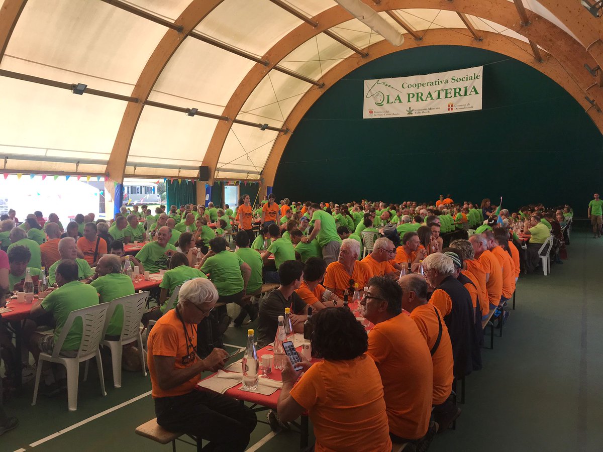 CAI150's tweet photo. 📷 Prosegue con il pranzo sociale a La Prateria il raduno nazionale di #escursionismoadattato "A RUOTA LIBERA"; presente anche il Ministro del Turismo Massimo Garavaglia, che ha raggiunto i partecipanti al termine delle escursioni previste questa mattina.

@MTurismoItalia https://t.co/tAZQv8ami4