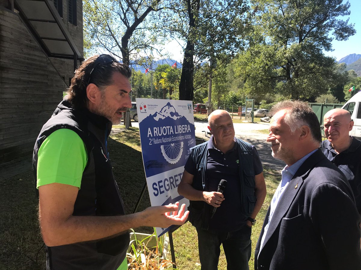 CAI150's tweet photo. 📷 Prosegue con il pranzo sociale a La Prateria il raduno nazionale di #escursionismoadattato "A RUOTA LIBERA"; presente anche il Ministro del Turismo Massimo Garavaglia, che ha raggiunto i partecipanti al termine delle escursioni previste questa mattina.

@MTurismoItalia https://t.co/tAZQv8ami4