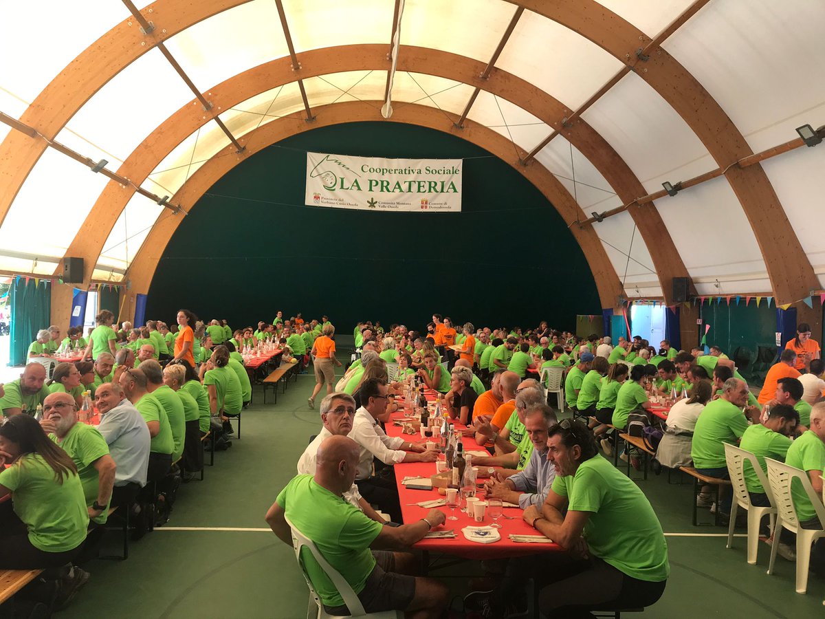 CAI150's tweet photo. 📷 Prosegue con il pranzo sociale a La Prateria il raduno nazionale di #escursionismoadattato "A RUOTA LIBERA"; presente anche il Ministro del Turismo Massimo Garavaglia, che ha raggiunto i partecipanti al termine delle escursioni previste questa mattina.

@MTurismoItalia https://t.co/tAZQv8ami4
