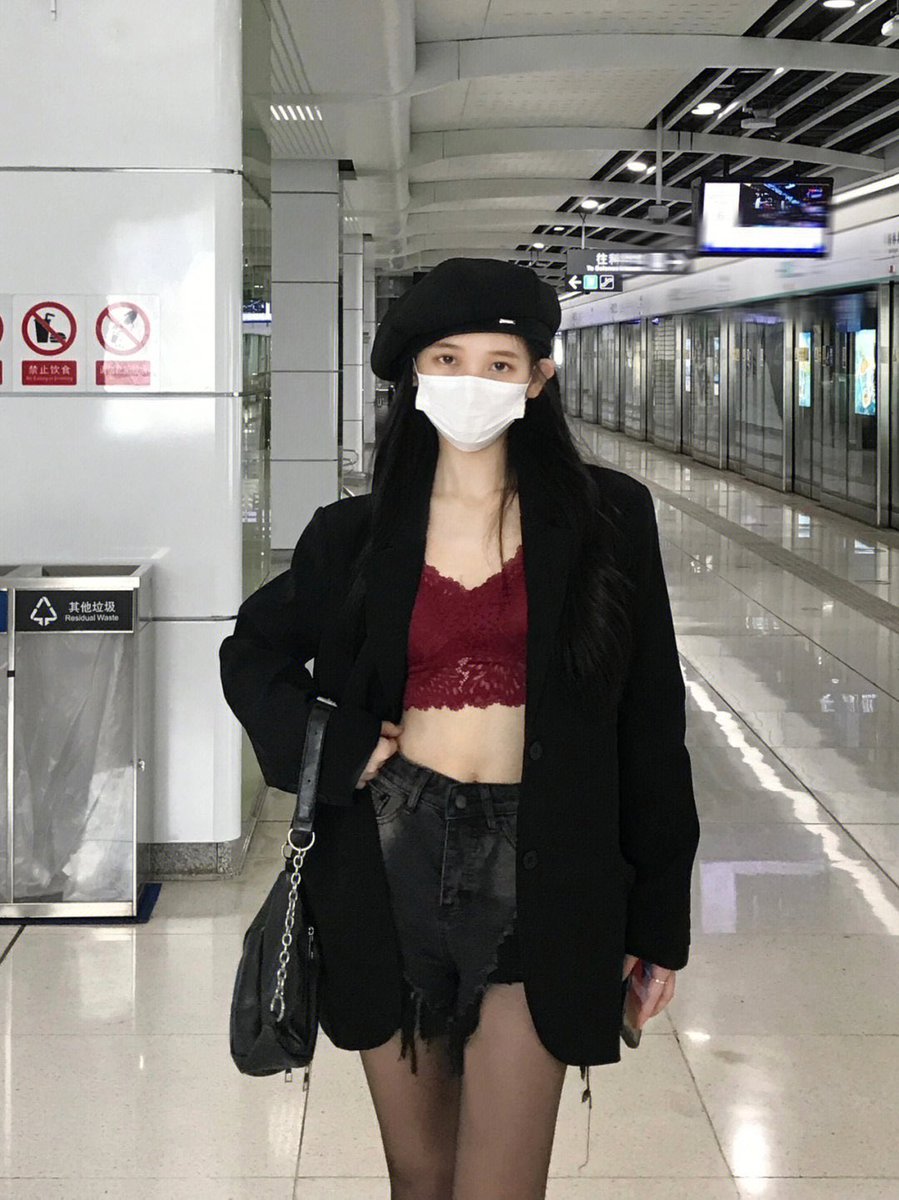 xinran0393's tweet photo. 妹妹紧不紧 你试试不就知道 屁股都给你摆好了 让你支撑不超过三分钟 就吐出来你信吗 https://t.co/Od9hdoWToL