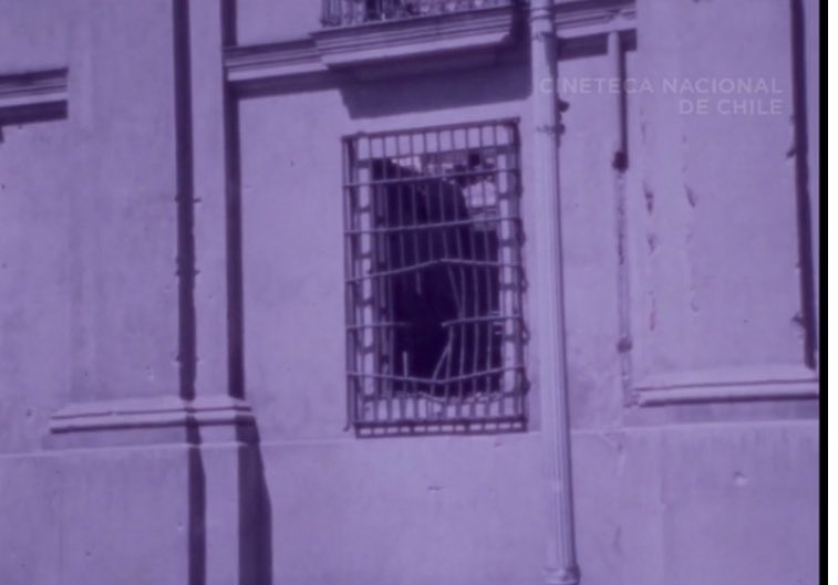 MoralescMarcelo's tweet photo. El 11, 13 y 14 de septiembre de 1973, el cineasta Juan Ángel Torti tomó su cámara 16mm color y recorrió con gran valentía, pulso y sentido histórico las calles de Santiago. Memoria, memoria y más memoria. Online en alta resolución en @CinetecaChile. https://t.co/ho4H1ExrId https://t.co/CoxHc8NVC7