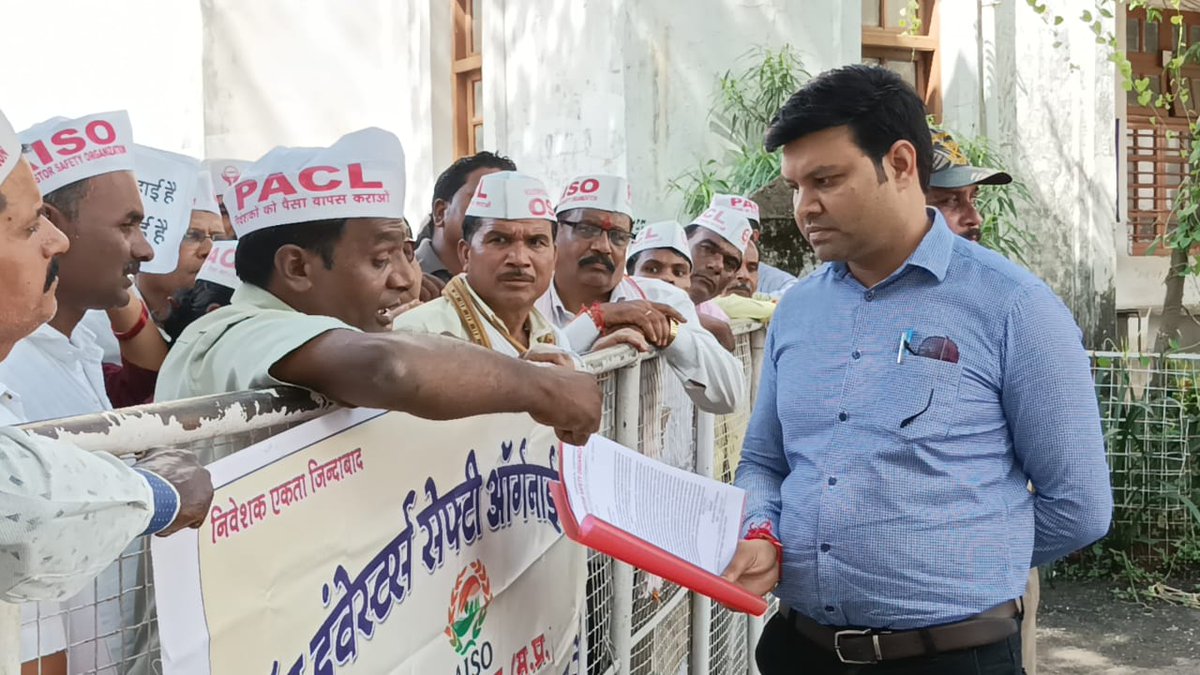 Shiv05060847's tweet photo. 2014 से लेकर 2022 तक पीएसीएल पीड़ितों ने कहां-कहां आवाज नहीं लगाई फिर भी नहीं हो रही है सुनवाई कैसा लोकतंत्र है?
#लोढ़ा_कमेटी_हटाओ
@narendramodi @SEBI_India @YSPATEL10 @RamGopa78722624 @RahulGandhi @AmitShahOffice https://t.co/96ySuyKXJz