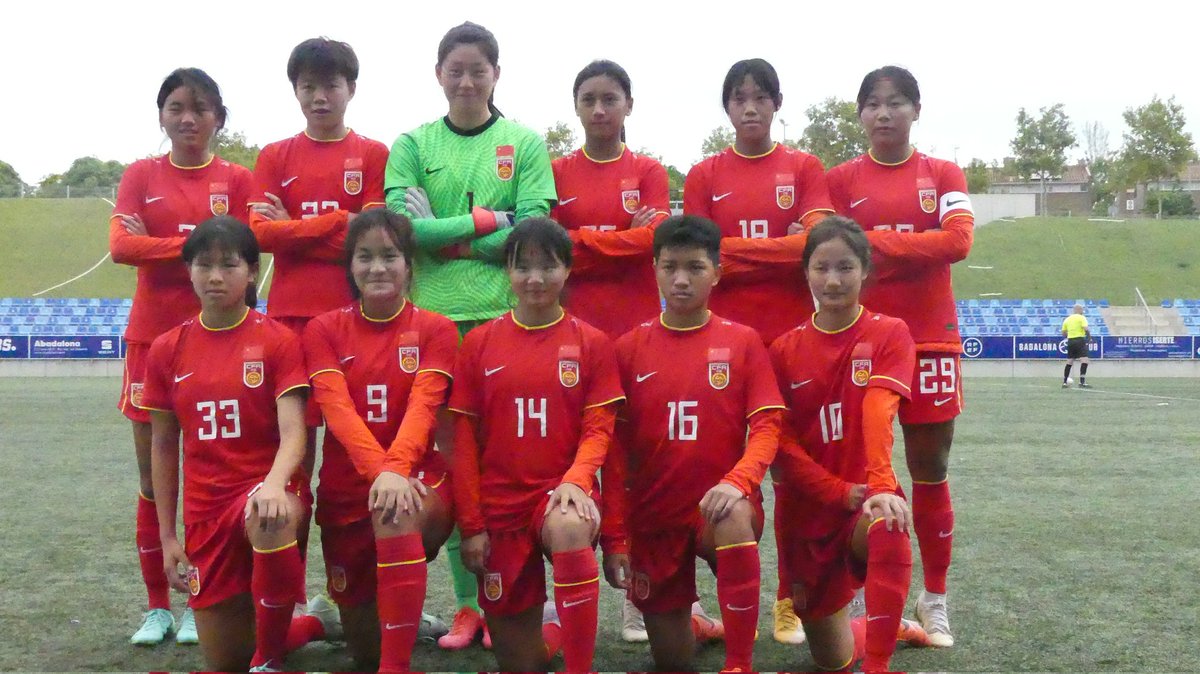 ceseagullbdn's tweet photo. JUVENIL A 📸

Aquest matí el Juvenil A de 1ª Divisió ha tingut l'honor de rebre a l'Estadi a la Selecció Xinesa Sub 17 🇨🇳🤝🏻

Bon treball noies!! 

ENDAVANT SEAGULL!! ⚽💨

#SomhiGavines 💙
#PrimeraJuvenil #FutbolFemenino #FutFem #Seagull #Badalona https://t.co/0PtvmmgefA