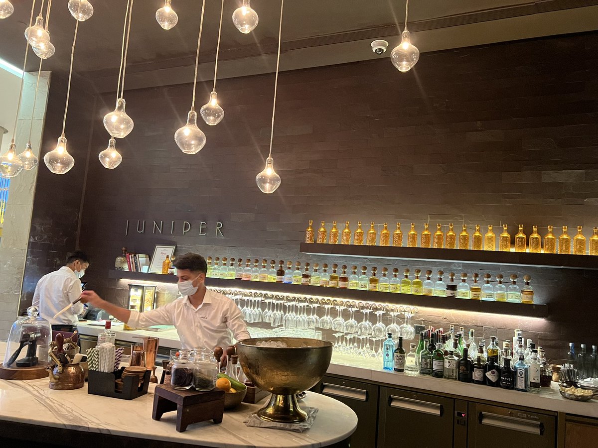 OntheRoadAJ's tweet photo. A delicious Gimlet to say goodbye to an exhausting weekend! ����

#sundayvibes #gin #JuniperBar https://t.co/DMK16bWAVK