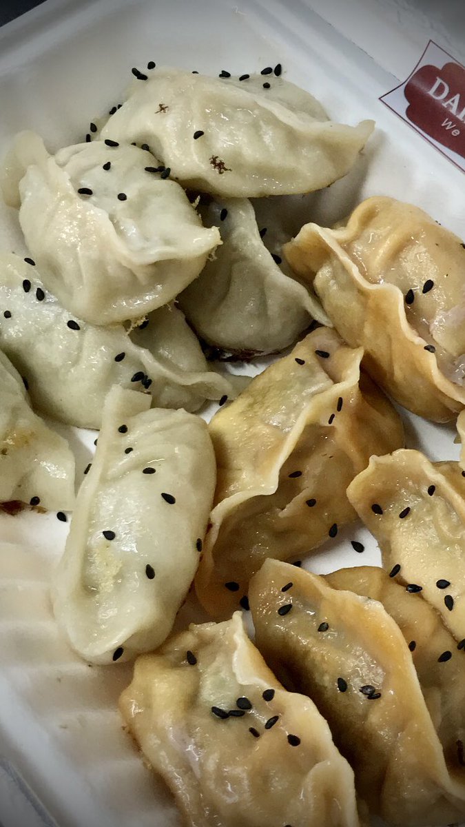 DailyDelightAu's tweet photo. No description needed pic says it all, just need to pick Chilli oil suace or Sriracha Chilli sauce
.
.
#melbournemade #melbourneeats #melbournepastry #melbournefoodie #dumplings #melbournepastry
#melbournefoodtruck #melbournefoodtrucks #fyp  #fypシ https://t.co/UvDBBnbmBi