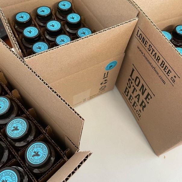LoneStarBeeCo's tweet photo. Starting this week off with lots of shipments to our amazing retail customers.  Check out our website to find our flavorful honeys on a shelf near you!   https://t.co/BZaeGeAXVi  

#retailtherapy #shopping #recipes #cooking #giftideas https://t.co/xzKe6odHBI