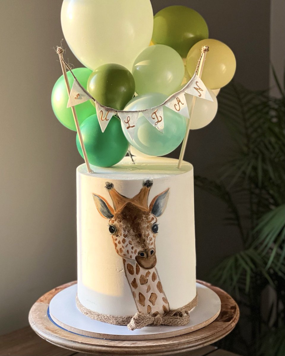 بعترف لكم حبيت الرسم من بعد الكيك وصرت فنانه بفضل الكيك ولا كنت اتخيل ارسم حيوانات بهذي الدقه 👩🏻‍🎨