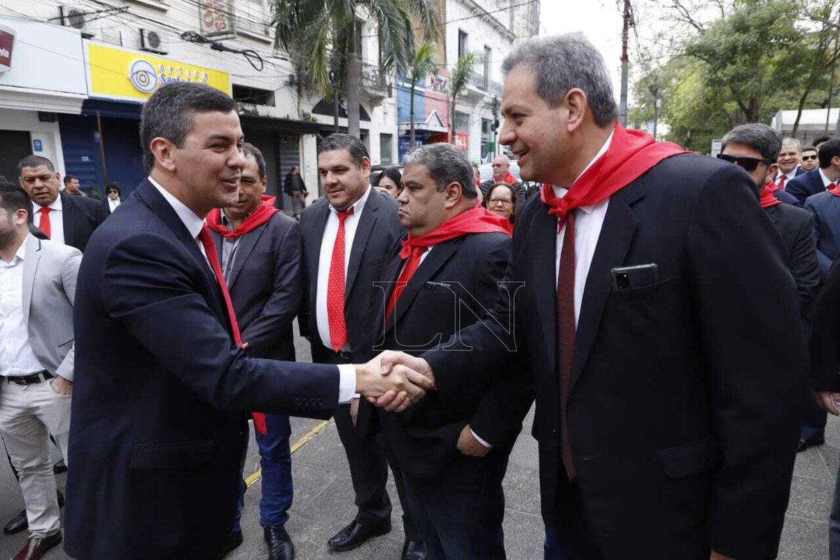 LaNacionPy's tweet photo. El expresidente de la República Horacio Cartes y los precandidatos a la presidencia y vicepresidencia por Honor Colorado Santiago Peña y Pedro Alliana, estuvieron presentes en el acto por el aniversario de la Asociación Nacional Republicana. #TodoEstáenLN. 

📸 Christian Meza. https://t.co/ogGVw5NXBs