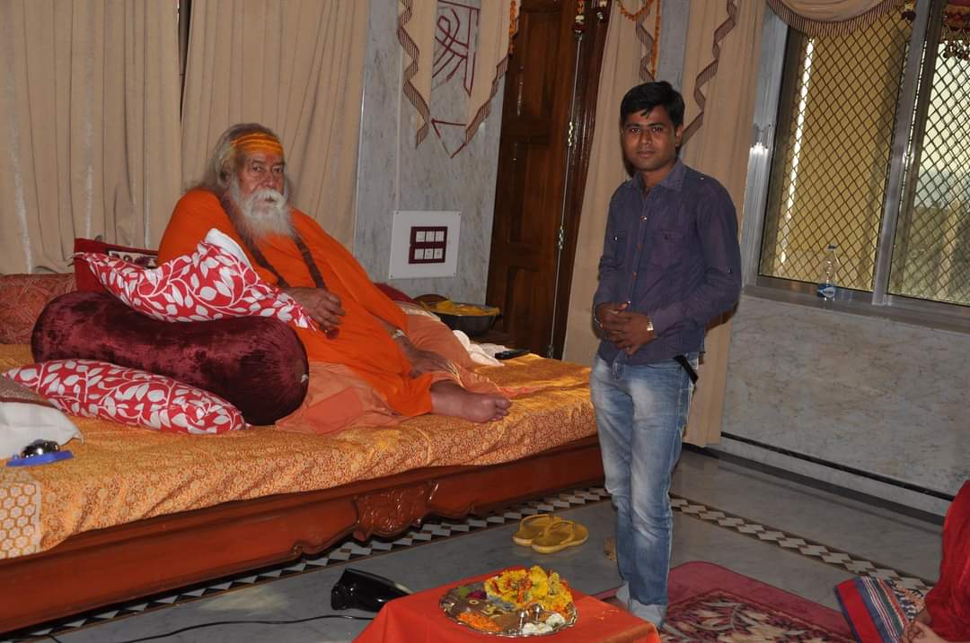 vithalanid's tweet photo. #द्वारका
परम् पूज्य अनन्त श्री विभूषित पूज्यपाद ज्योतिष्पीठ��धीश्व॒र एवं द्वारकाशारदापीठाधीश्वर जगद्गुरु शड़्कराचार्य स्वामी श्री स्वरूपानन्द सरस्वती जी महाराज के कैलास गमन पर श्रीचरणों में साष्टांग दण्डवत प्रणाम
कोटि कोटि विनम्र श्रद्धांजलि 🙏
#shardapith #Shankracharya #dwarka https://t.co/qeLHt8QhMA
