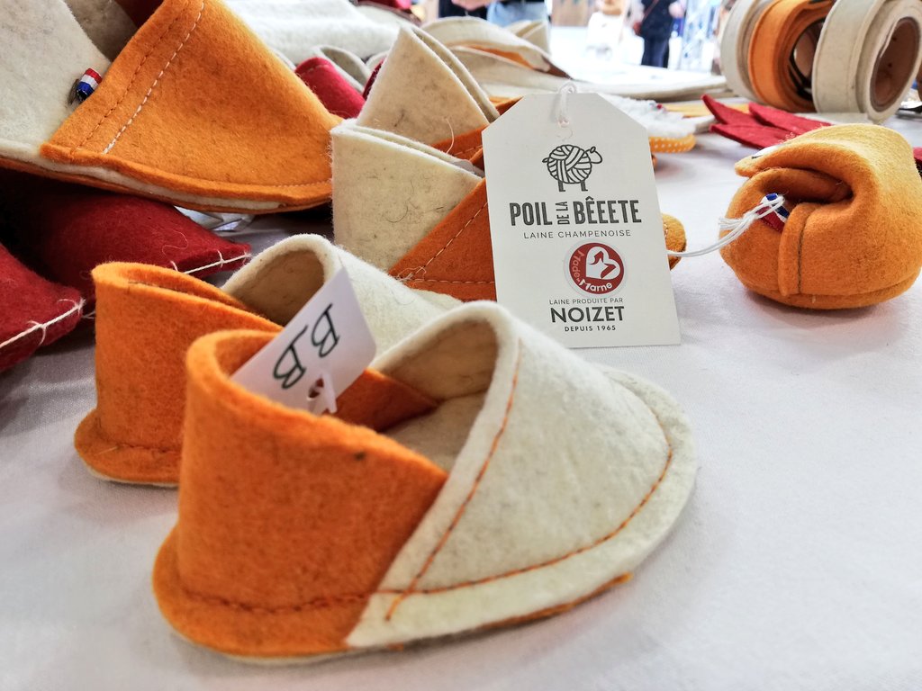 DptMarne's tweet photo. Le premier anniversaire de @MadeinMarne se poursuit ce dimanche avec la présence des procucteurs et artisans agréés qui vous accueillent.
Bien-être et confort avec Le Poil de la Bêeete, L'Asinerie de Pes Vitis et La Savonnerie des Juments d'Argonne
#MadeInMarne
1/2 https://t.co/dLj1dtdOEG