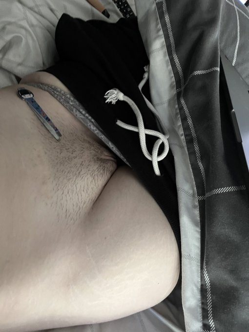 pulling out my ingrown hairs while i wait for my stupid files to load&hearts;️ #onlyfansgirl https://t.co/W<a href="/tag/onlyfansgirl"class="tags"><span>#onlyfansgirl</span></a>