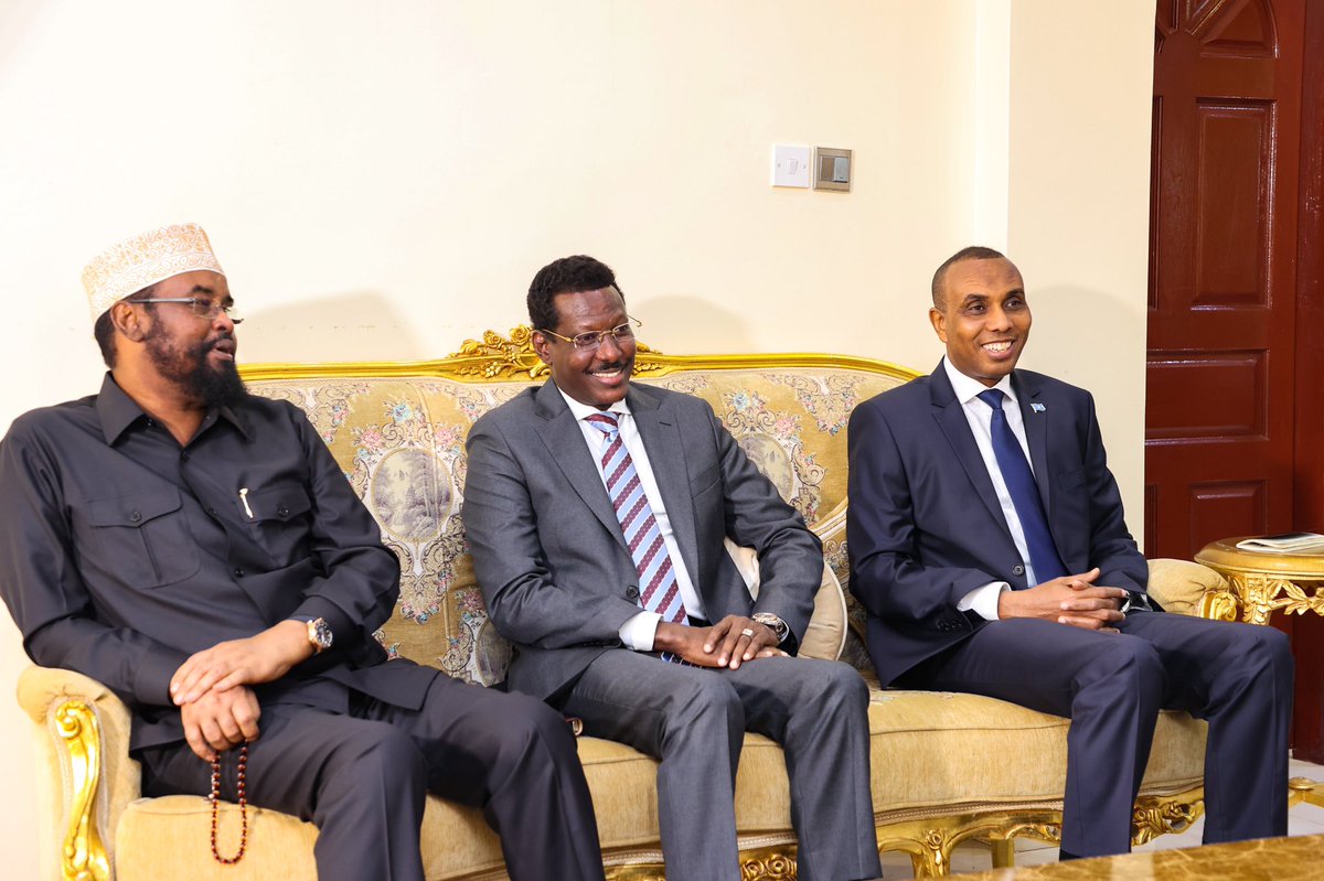 TheVillaSomalia's tweet photo. Madaxweynaha JFS Mudane @HassanSMohamud ayaa guddoomiyey shirka Golaha Wadatashiga Qaranka oo maanta si rasmi ah uga furmay magaalada Muqdisho. Madaxda Qaranka iyo kuwa Dowlad-Goboleedyada dalka ayaa waxa ay isla lafa-gureen sugidda amniga iyo wax ka qabashada abaaraha dalka. https://t.co/ky1wR2wP2x