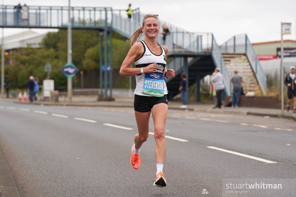 Kathryn Stevenson @TyneBrHarriers enjoying running in the Elite Women @Great_Run Finished 33rd in a cracking time of 1:25:03 🚀
