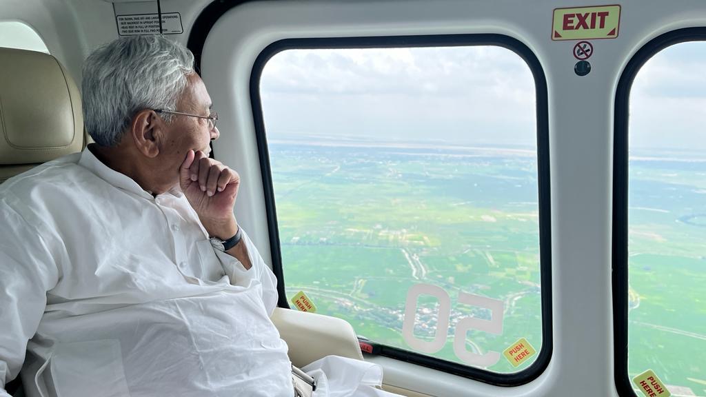 NitishKumar's tweet photo. अल्प वर्षापात से प्रभावित जिलों- नालंदा, शेखपुरा, लखीसराय, जमुई, मुंगेर, बांका, भागलपुर, खगड़िया, समस्तीपुर का हवाई सर्वेक्षण किया। प्रभावित जिलों के प्रखण्ड एवं पंचायत स्तर तक सुखाड़ की स्थिति का आंकलन कराने और किसानों को सहायता देने हेतु पूरी तैयारी करने का निर्देश दिया। https://t.co/pQDd9byO0w