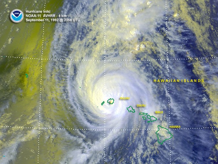 weather_history's tweet photo. September 11, 1992:

Hurricane Iniki slammed into the Hawaiian island of Kauai. The storm packed winds of over 130 mph and 20+ ft surge. Over 14,000 homes and other structures were damaged or destroyed in the state. Iniki remains the worst hurricane to impact Hawaii.

#wxhistory https://t.co/diutHuZcmr