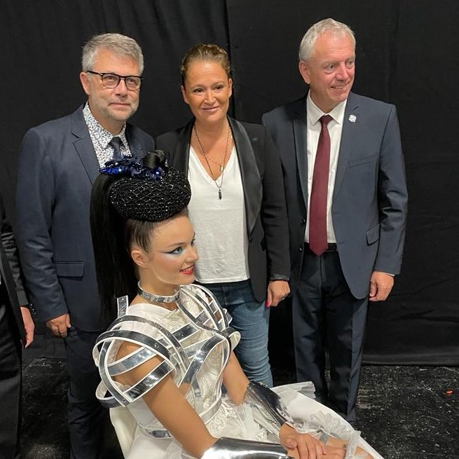 JoelFourny's tweet photo. Merci à @CDore76 pour l'invitation au Mondial Coiffure Beauté aux côtés d’@oliviagregoire, le rendez-vous incontournable de nos artisans coiffeurs ✂️ et acteurs du métier ➡️  l’occasion d’aller à leur rencontre sur l’un des plus grands salons internationaux de la profession #MCB https://t.co/usC5ljTpcC