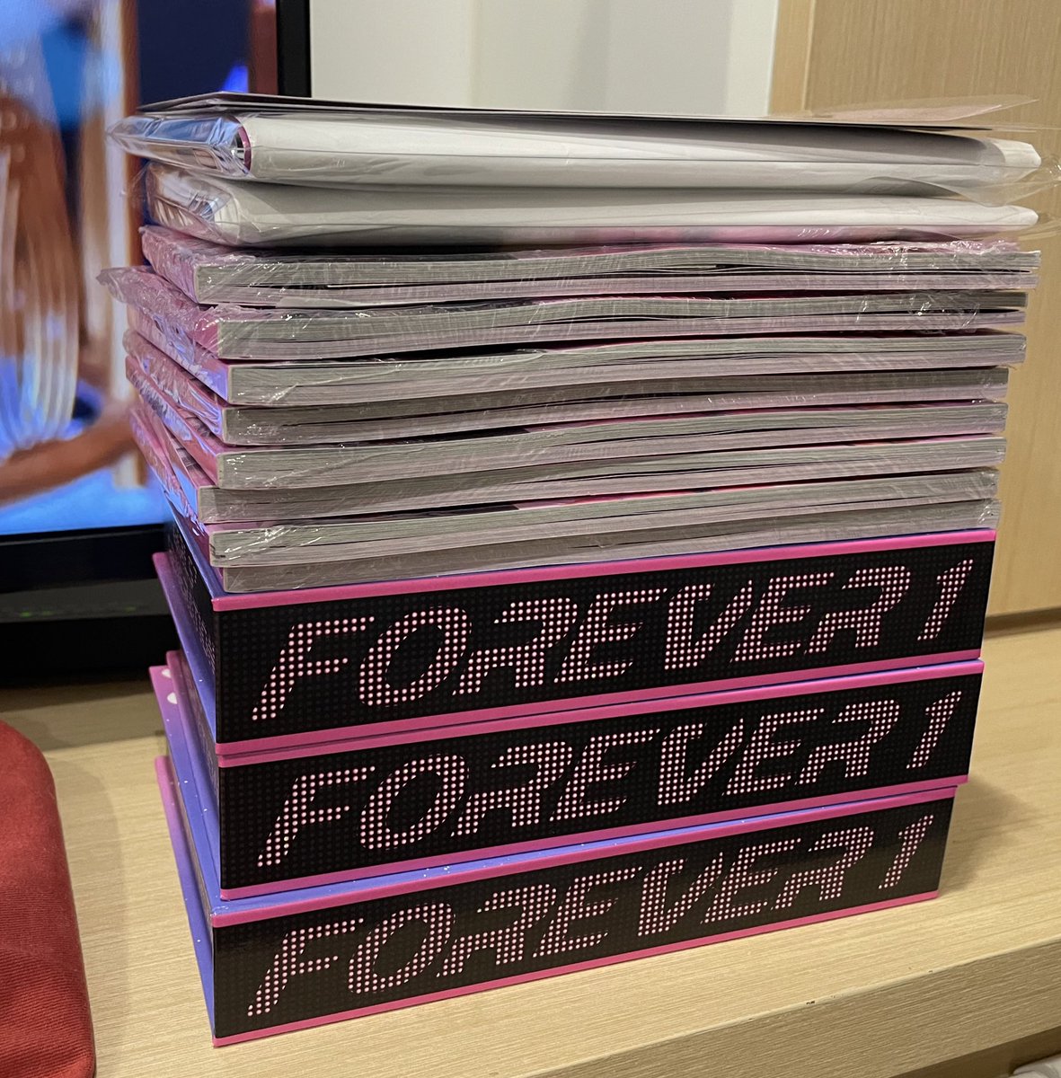 WPiass's tweet photo. มาแจกอัลบั้ม #FOREVER1 จากที่บนไว้รวบยอดจาก บัตรSMTOWN เข้ารายการเพลง บัตรL.L.L. รวม6บั้มนะคะ สุ่มจากรีทริตพรุ่งนี้4ทุ่ม #ตลาดนัดโซชิ #ตลาดนัดโซวอน #SNSD https://t.co/eGlpOy6wHI
