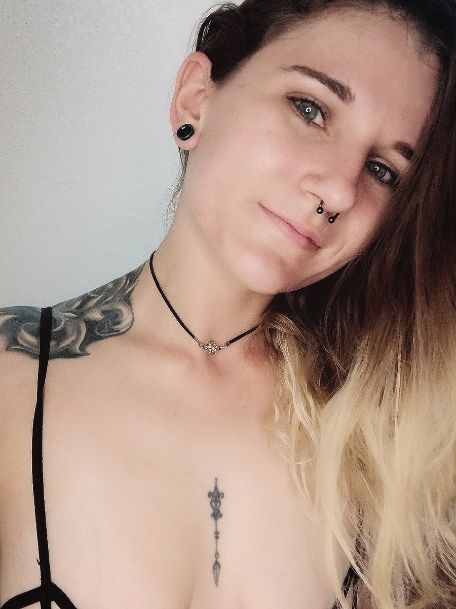 DorotheaDank's tweet photo. Good morning 🥰

#goodmorning #SelfieSunday https://t.co/jSkUkuJBZF