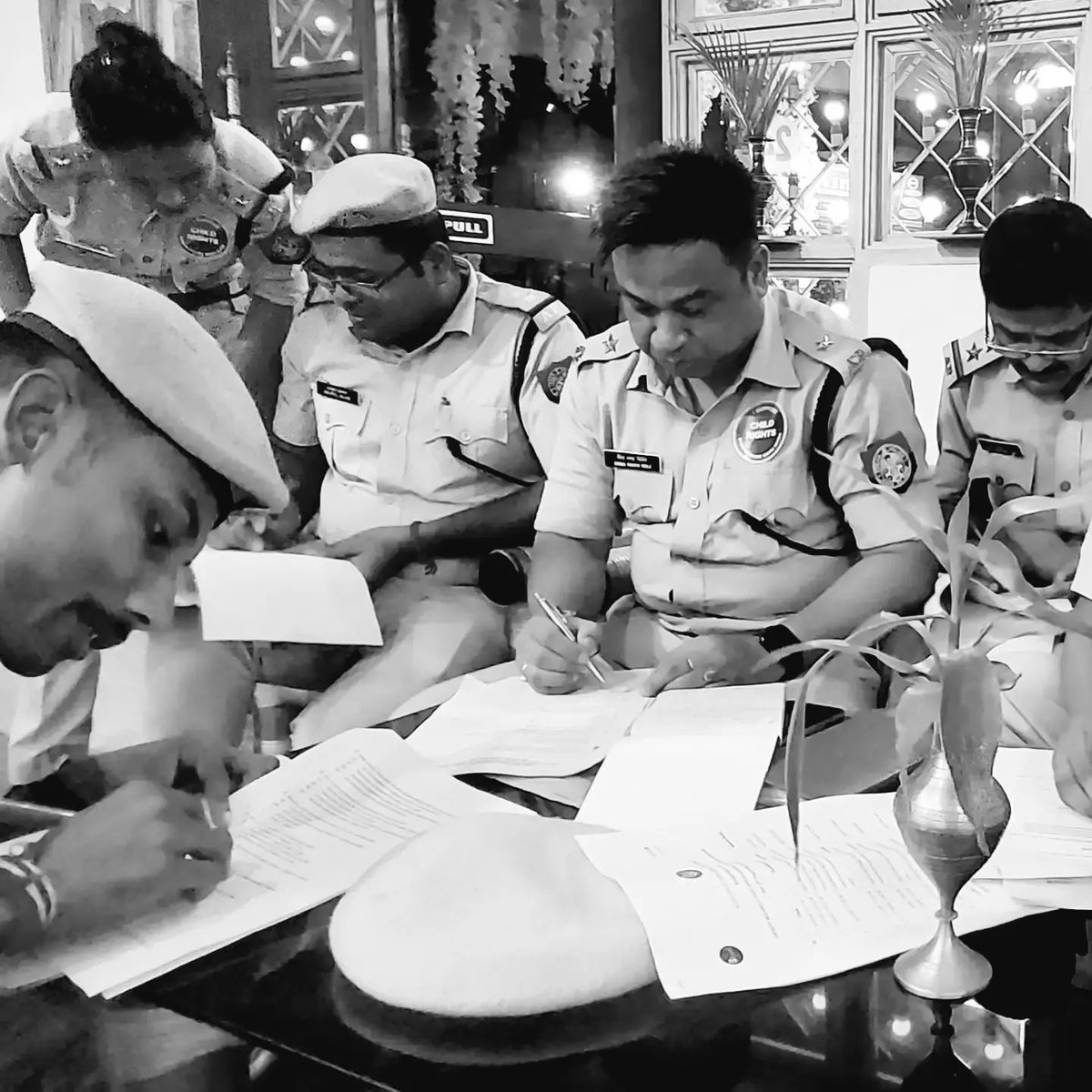 migueldasq's tweet photo. "Janahit, Janasewarthe"
In the interest of people, in the service of people. 
@assampolice 
@UNICEFIndia
@utsahassamOrg
@DGPAssamPolice
@gpsinghips
@HardiSpeaks
#AssamPoliceSishuMitra 
#TrainingSeries https://t.co/liPhyIYy2z