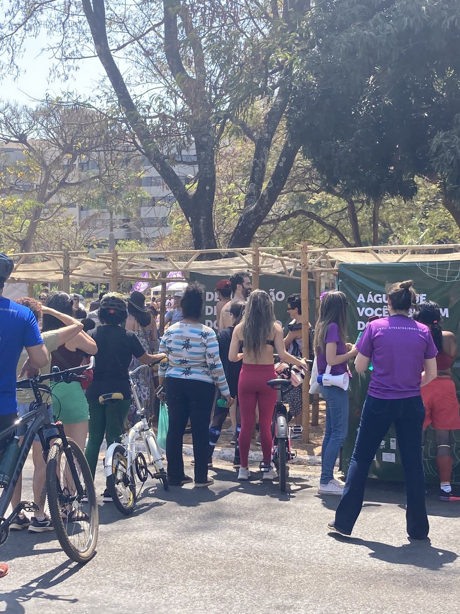 verdesalecrim's tweet photo. Estação de hidratação do Cerrado, água e sucos de frutas nativas. Eixão norte, 210. @ISPN_Brasil #RedeCerrado #DiaDoCerrado #VotePeloCerrado https://t.co/0nYgBVIayV