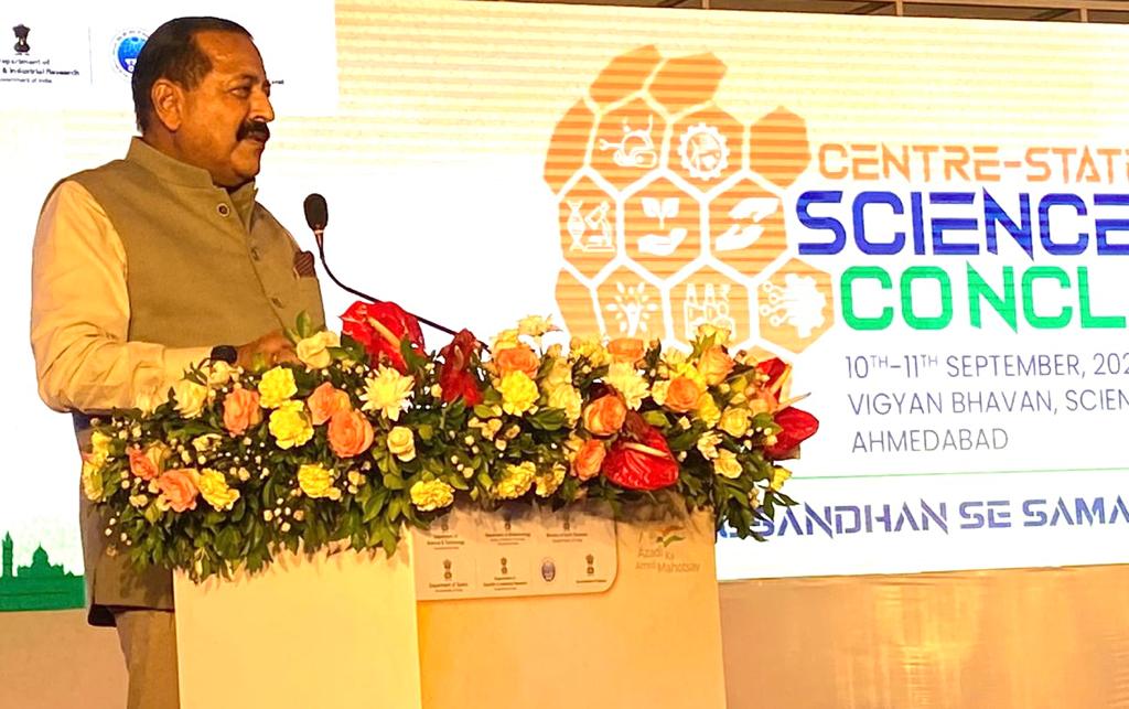 DrJitendraSingh's tweet photo. Enthusiastic participation witnessed in the first-ever 2- day #CentreStateScienceConclave. Ministers and Secretaries sat through all the sessions on both the days. Mechanism developed to follow up the deliberations.
 #VigyanMahotsav https://t.co/1W3pcv9sle