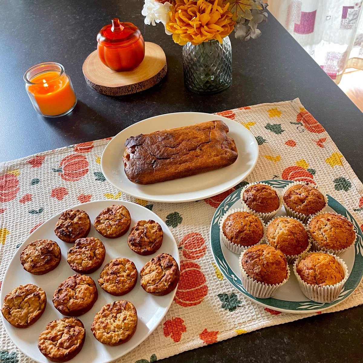 celene_quain's tweet photo. I’m starting to think we’re opening a bakery and no one told me 👩🏻‍🍳🤣 Some banana bread, raspberry muffins and banana oat muffins 😍 #baking #bananabread #raspberrymuffins #bananaoatmuffins https://t.co/9dlziTowol