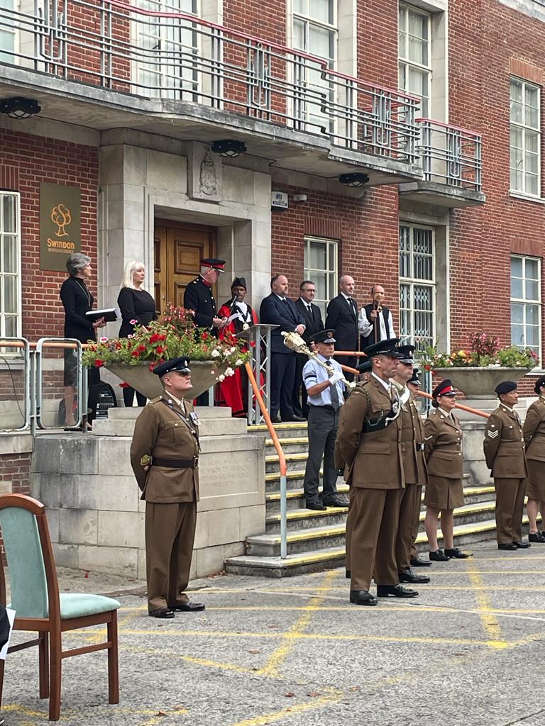 JustinTomlinson's tweet photo. Proud to be part of the #RoyalProclamation in #Swindon - well done @SwindonCouncil on organising such an excellent event at the Civic Offices. https://t.co/PsrczybkMD