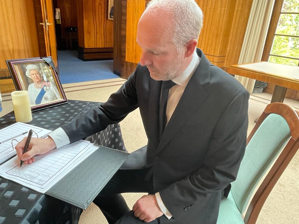 JustinTomlinson's tweet photo. Proud to be part of the #RoyalProclamation in #Swindon - well done @SwindonCouncil on organising such an excellent event at the Civic Offices. https://t.co/PsrczybkMD