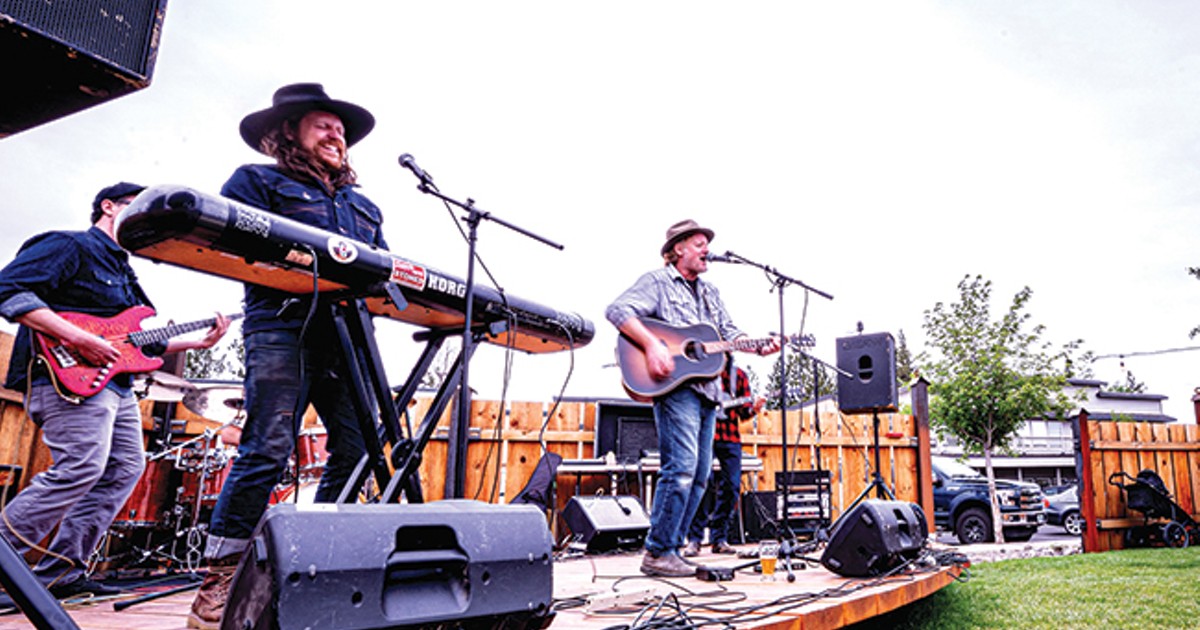 #bestofcentraloregon2022 Not only does The Barn host a handful of food carts, but it also makes its own pizza, now being the home of Boone Dog Pizza. bit.ly/3B4N44M